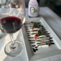 Amici - Mozzarella caprese. Wonderful.