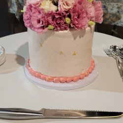 The filing was a dark chocolate and it was incredible!!! So dainty and beautiful!