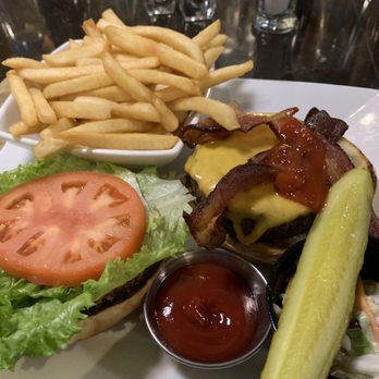Drifters Kitchen and Bar - Cocktail Bars Near Me - Ridge, New York
