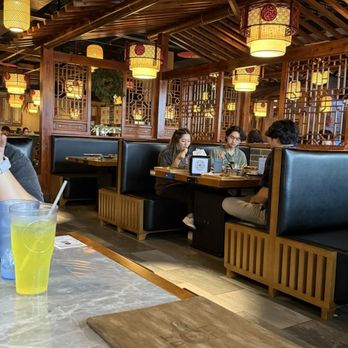 Hot Pot 757 - Atmosphere - Hot Pot Near Me - Chesapeake, Virginia