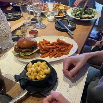 Whiskey & Oyster - fried chicken sandwich and mac and cheese - Bars Near Me - Alexandria, Virginia