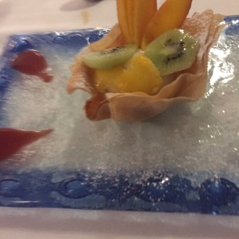 Seasons restaurant & lounge bar - Cestino di pasta fillo con crema pasticciera e frutta fresca - Lounges Near Me - Forio, NA