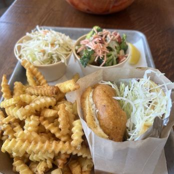 Tropical Smokehouse - Maui sandwich combo with BROCCOLI SALAD - Barbeque Near Me - West Palm Beach, Florida Tropical Smokehouse - Maui sandwich combo with BROCCOLI SALAD - Barbeque Near Me - West Palm Beach, Florida