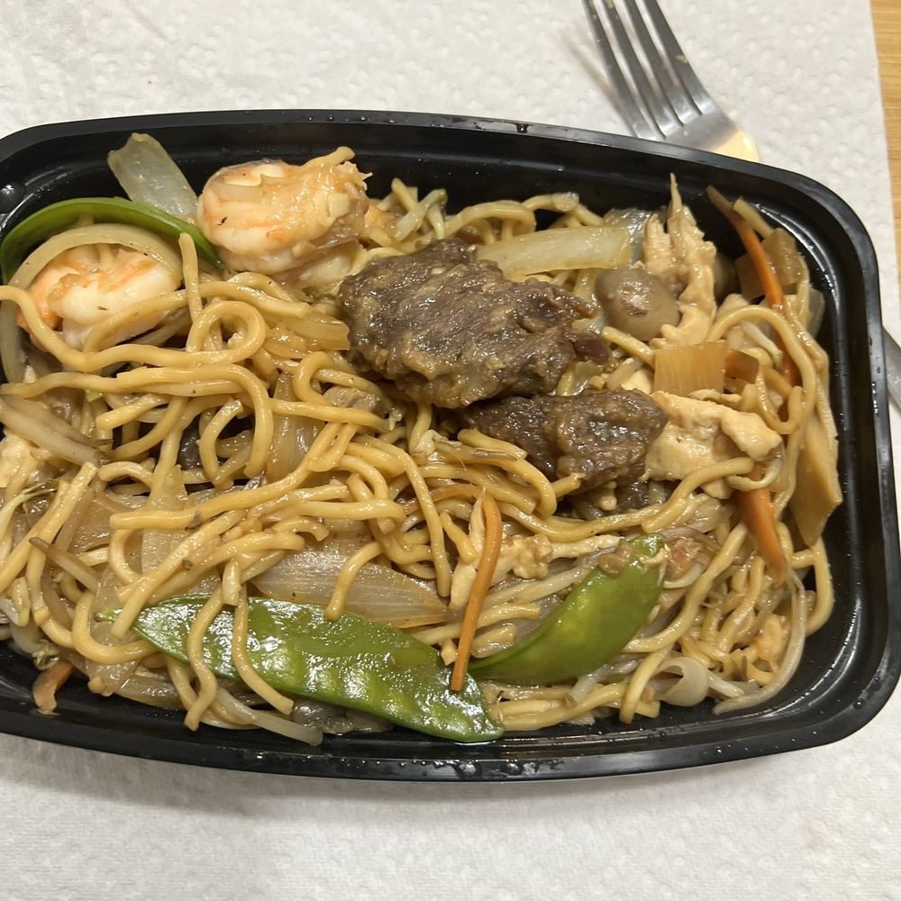 China Moon - Low mein , large but it's less food and the protein was less and bad and not to mention the taste terrible, large 15.99$ sucks - Chinese Near Me - Miami Beach, Florida China Moon - Low mein , large but it's less food and the protein was less and bad and not to mention the taste terrible, large 15.99$ sucks - Chinese Near Me - Miami Beach, Florida