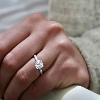 Howard's Fine Jewelry - Engagement Ring - Jewelry Near Me - Sterling Heights, Michigan