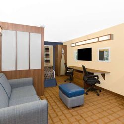 Microtel Inn & Suites by Wyndham Kearney - Suite