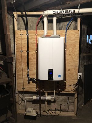 Lund Plumbing & Heating Logo