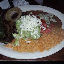 Los Reyes Mexican Grill & Bar - This guacamole was amazing!!