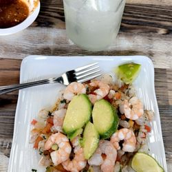 El Oasis Mariscos - Tostada Mixta and agua mineral preparada