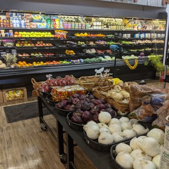 Dari Market - the produce section of a grocery store - Grocery Near Me - Pleasant Hill, Oregon