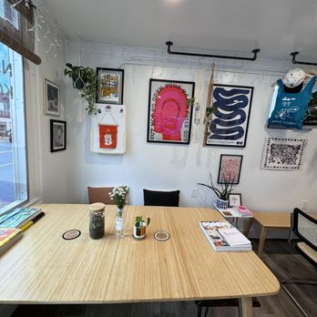 Neko Koneko - Interior - Coffee & Tea Near Me - Honolulu, Hawaii
