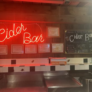Beasley's Orchard - The cider bar. - Farmers Market Near Me - Danville, Indiana