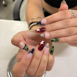 Happy Nails