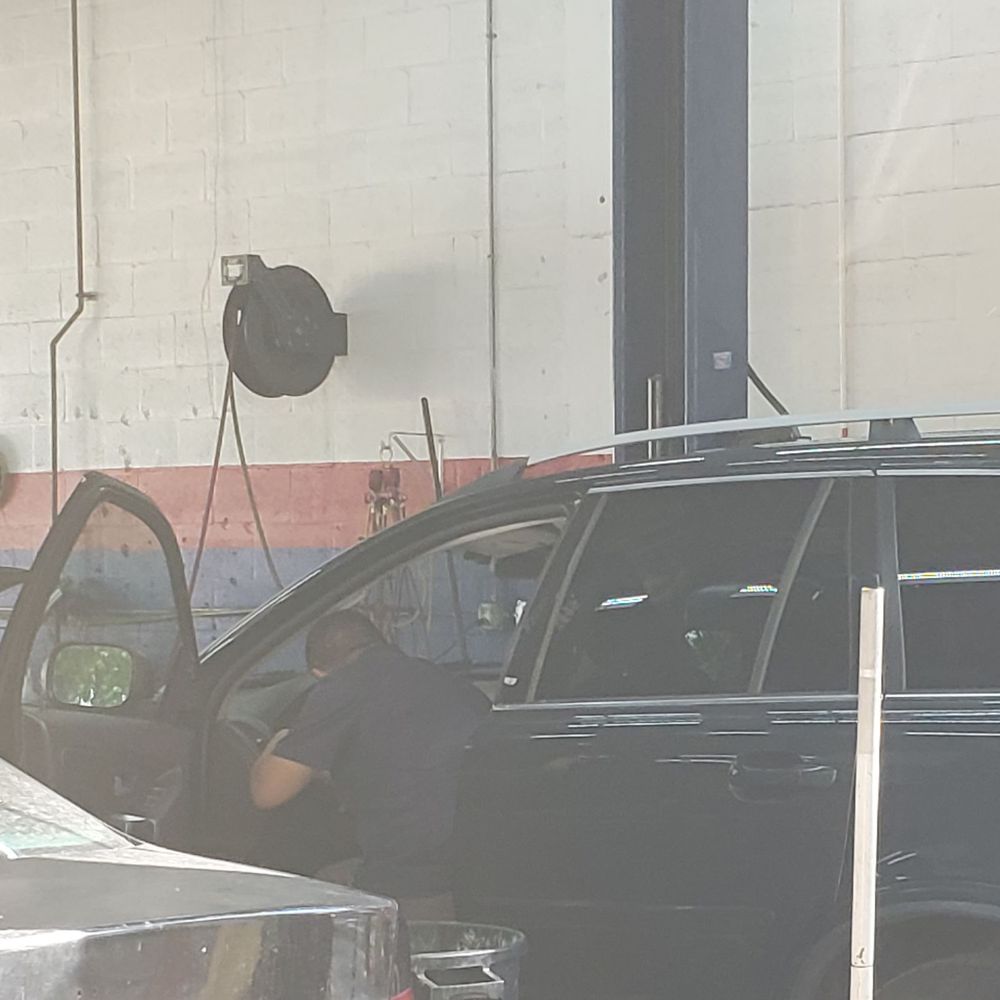 Pete's Complete Auto Service - Mechanic at Pete's garage working on my Volvo. - Auto Repair Near Me - Lauderhill, Florida Pete's Complete Auto Service - Mechanic at Pete's garage working on my Volvo. - Auto Repair Near Me - Lauderhill, Florida