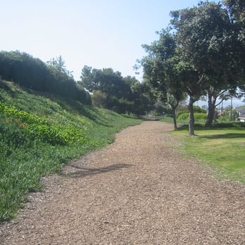 Veterans Parkway - Parks Near Me - Manhattan Beach, California
