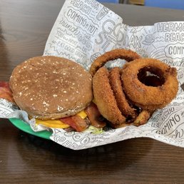 Bacon & cheddar burger & onion rings Bacon & cheddar burger & onion rings