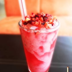 Rojo Natural Café-Bistró - Smoothie Rojo Natural (especialidad de la casa) Tisana, Jarabe de Frambuesa y un Toque de Limón