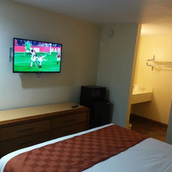 Colton Inn - Good size bed , tv , all the regular stuff - Hotels Near Me - Colton, California Colton Inn - Good size bed , tv , all the regular stuff - Hotels Near Me - Colton, California