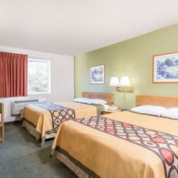 Super 8 by Wyndham West Middlesex/Sharon Area - 2 Queen Bed Room