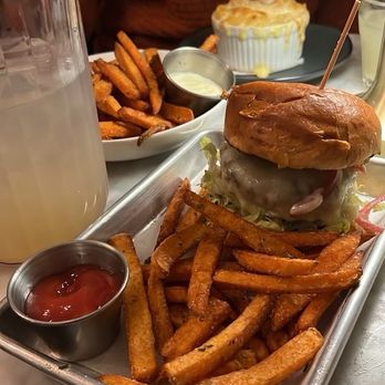 A10 Kitchen - Happy hour Cheesburger and Mac N Cheese - Cocktail Bars Near Me - New York, New York