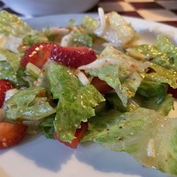 Olde Town Pizzeria - Strawberry Walnut Salad