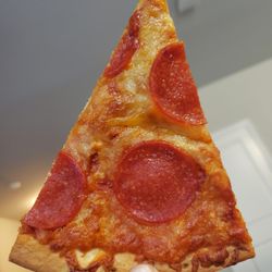 Black Dog - Pizza at Black Dog Cafe actually worse than supermarket box pizza.