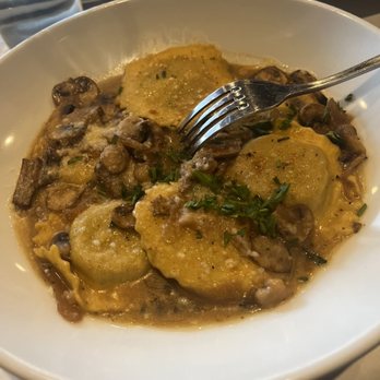 MA'S Italian Kitchen - Italian Near Me - Burbank, California