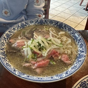 Lee's Noodle House - Eye Of Round Steak , Well - done Brisket , Well - done Flank , Soft Tendon And Bible Tripe Soup - Vietnamese Near Me - Santa Rosa, California Lee's Noodle House - Eye Of Round Steak , Well - done Brisket , Well - done Flank , Soft Tendon And Bible Tripe Soup - Vietnamese Near Me - Santa Rosa, California