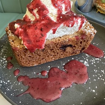 Flapjax - Strawberry coffee cake - New American Near Me - Santa Monica, California
