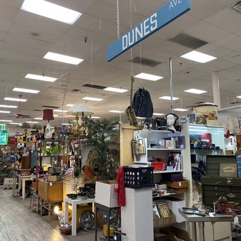 Charleston Antique Mall - Lots of antique vendors - Antiques Near Me - Las Vegas, Nevada Charleston Antique Mall - Lots of antique vendors - Antiques Near Me - Las Vegas, Nevada