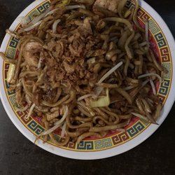 Au Bon Bol - Stir fried noodles with chicken.