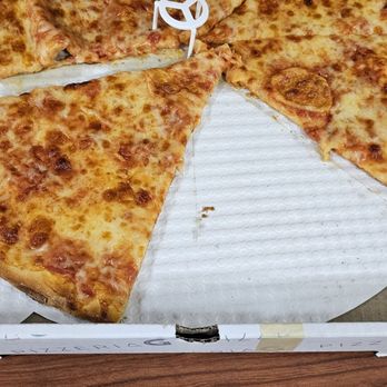 Pizzeria G - Plain pizza - Pizza Near Me - Garden City, New York