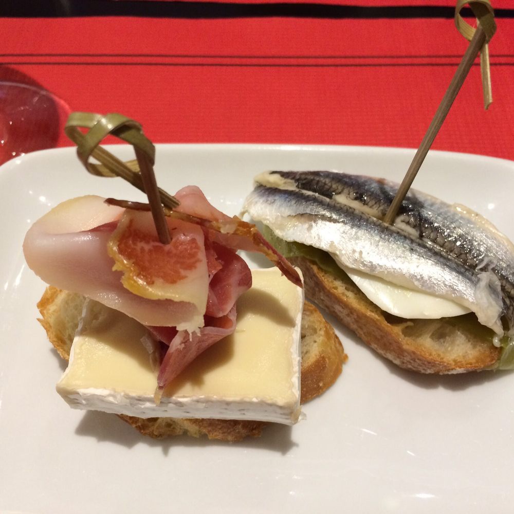 La Picara - Various tapas are self serve at the bar - Spanish Near Me - Sitges, B