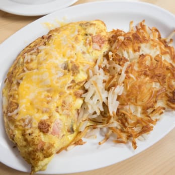Mountain Munchies - Omelette with cheese, ham, mushrooms. onions, and hashbrowns. - Sandwiches Near Me - Big Bear Lake, California