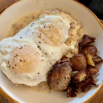 Knowlton House Distillery - Biscuits n gravy - Beer, Wine & Spirits Near Me - Mosinee, Wisconsin Knowlton House Distillery - Biscuits n gravy - Beer, Wine & Spirits Near Me - Mosinee, Wisconsin