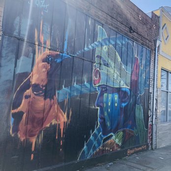 Scarlet Macaw mural - Macaw facing an adversary. - Public Art Near Me - Oakland, California Scarlet Macaw mural - Macaw facing an adversary. - Public Art Near Me - Oakland, California