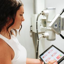 Blossom Family Chiropractic - Dr. Peyton reviews INSiGHT neurological scans at Blossom Family Chiropractic, St. Petersburg's pediatric & prenatal chiropractor