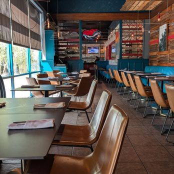 District Kitchen & Cocktails - Interior Seating - New American Near Me - Austin, Texas