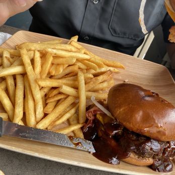 Big Bamboo Cafe - BBQ bacon burger - American Near Me - Hilton Head Island, South Carolina Big Bamboo Cafe - BBQ bacon burger - American Near Me - Hilton Head Island, South Carolina