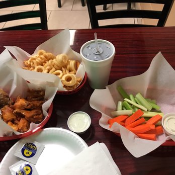 Crazy Hot Wings - Traveled Many Miles And Stumled Upon This Cute Spot . - Salad Near Me - Tujunga, California