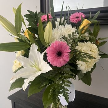 Creative Floral Co - Say it with Flowers! - Florists Near Me - Kamloops, British Columbia