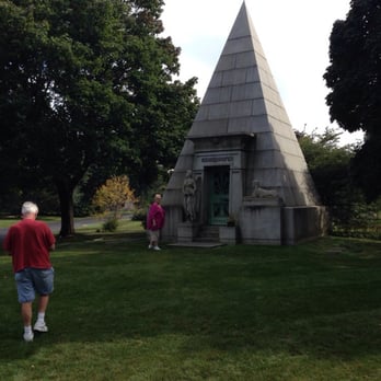 Graceland Cemetery - Pyramid grave - Funeral Services & Cemeteries Near Me - Chicago, Illinois Graceland Cemetery - Pyramid grave - Funeral Services & Cemeteries Near Me - Chicago, Illinois