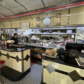 Colonial Diner - Great vibe - Diners Near Me - Lyndhurst, New Jersey