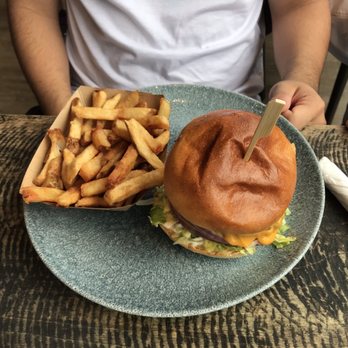 Kelsey's - American Near Me - Niagara Falls, Ontario