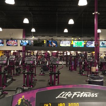 Planet Fitness - Come get your workout in at PF! It's NYE and dead as a door knob! No one to wait for a machine. #noexcuses - Gyms Near Me - Kent, Washington