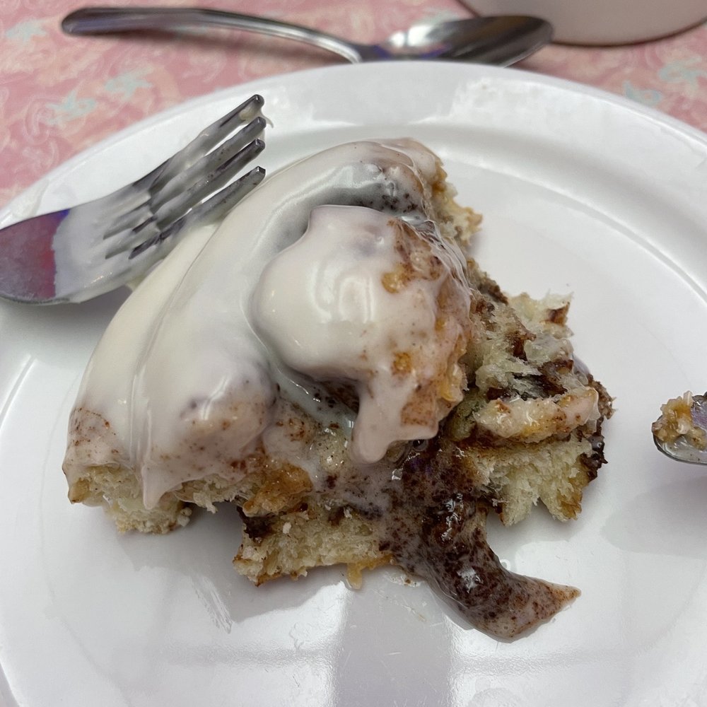Rosie's Diner - 1/4 of a Giant Hot Cinnamon Roll - Diners Near Me - Monument, Colorado