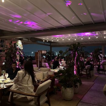 Level 6 - Rooftop Patio Dinning - Lounges Near Me - Miami, Florida