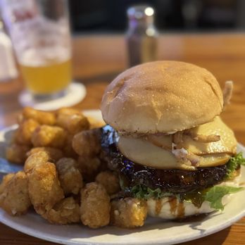 Tremont Tavern - Smoked Gouda Burger - Pubs Near Me - Chattanooga, Tennessee Tremont Tavern - Smoked Gouda Burger - Pubs Near Me - Chattanooga, Tennessee