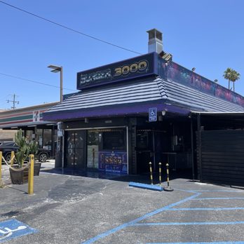 Burger 3000 - Burgers Near Me - Chatsworth, California