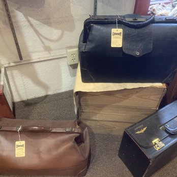 Cahill Leather Company - Leather Goods Near Me - Sedona, Arizona Cahill Leather Company - Leather Goods Near Me - Sedona, Arizona